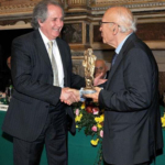 Sandro Pazzi ritira il premio Gentile da Fabriano